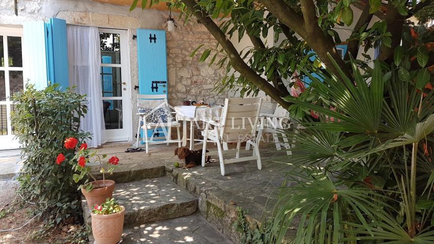 Istria, Poreč, surroundings - charming renovated autochthonous Istrian house with building land