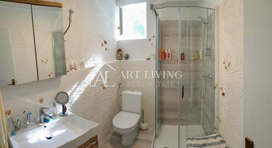 Istria, Poreč, surroundings - charming renovated autochthonous Istrian house with building land