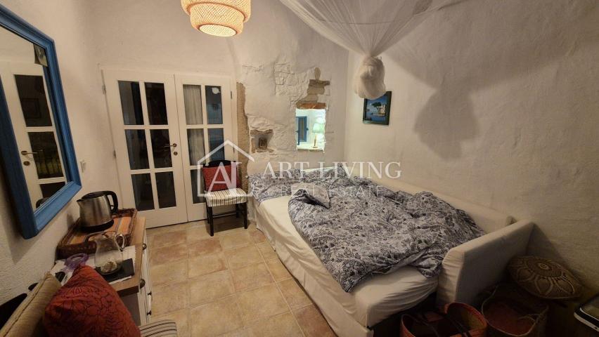 Istria, Poreč, surroundings - charming renovated autochthonous Istrian house with building land