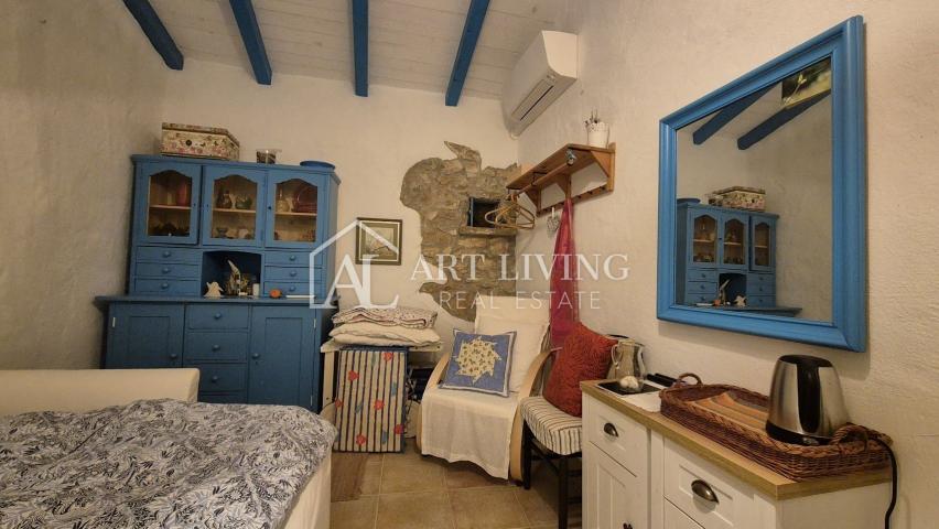 Istria, Poreč, surroundings - charming renovated autochthonous Istrian house with building land