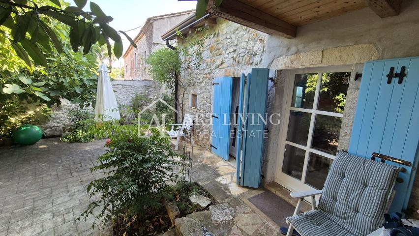 Istria, Poreč, surroundings - charming renovated autochthonous Istrian house with building land