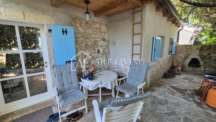 Istria, Poreč, surroundings - charming renovated autochthonous Istrian house with building land