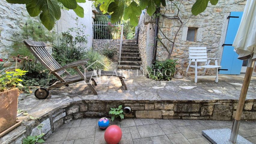 Istria, Poreč, surroundings - charming renovated autochthonous Istrian house with building land