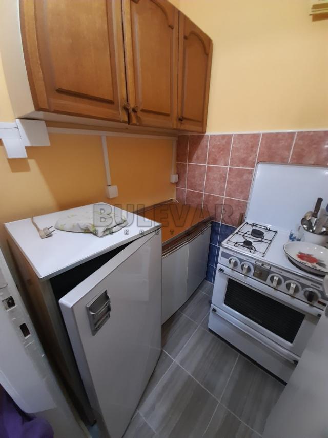 Izdaje se stan u centru grada, Strahinjića Bana, 41m2, 300e