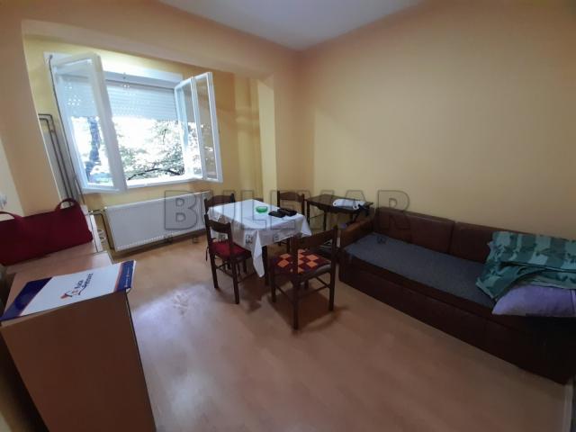 Izdaje se stan u centru grada, Strahinjića Bana, 41m2, 300e