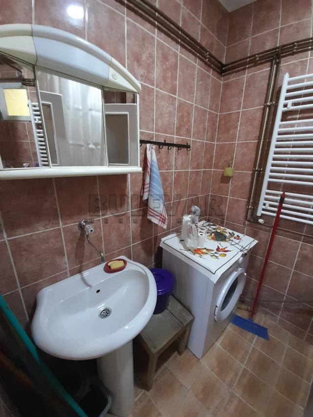 Izdaje se stan u centru grada, Strahinjića Bana, 41m2, 300e