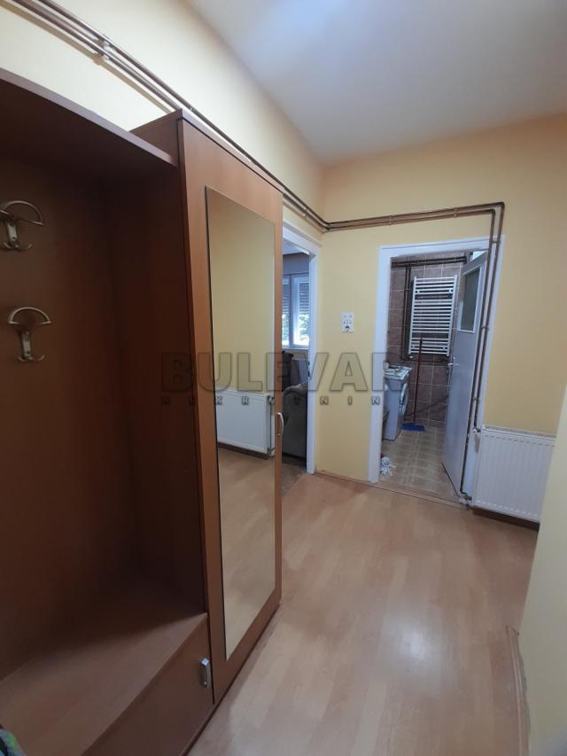 Izdaje se stan u centru grada, Strahinjića Bana, 41m2, 300e