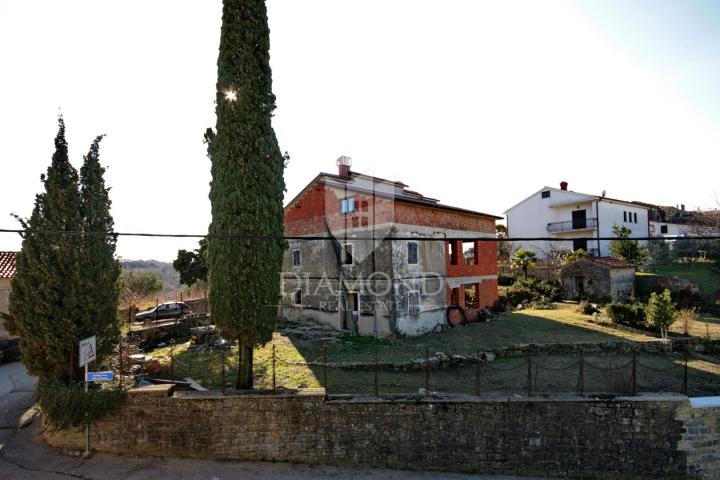 Momjan, izuzetna kuća sa prekrasnim pogledom!