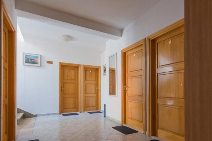 Omiš, Lokva Rogoznica, hotel-pansion, ukupno NKP 825 m2