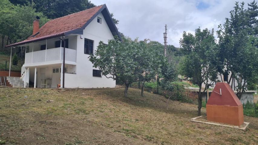 Vikendica 86m Pr+1 Fruška gora Vrdnik pored Fruske Terme plac 1295m