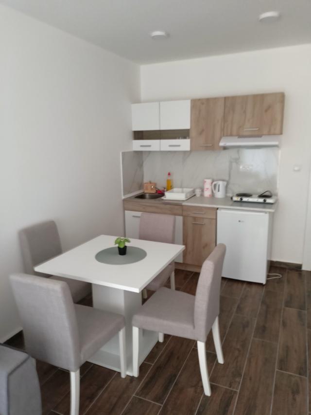 Prodajem apartman na Srebrnom jezeru 