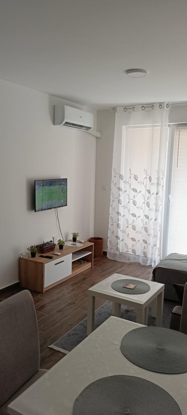 Prodajem apartman na Srebrnom jezeru 