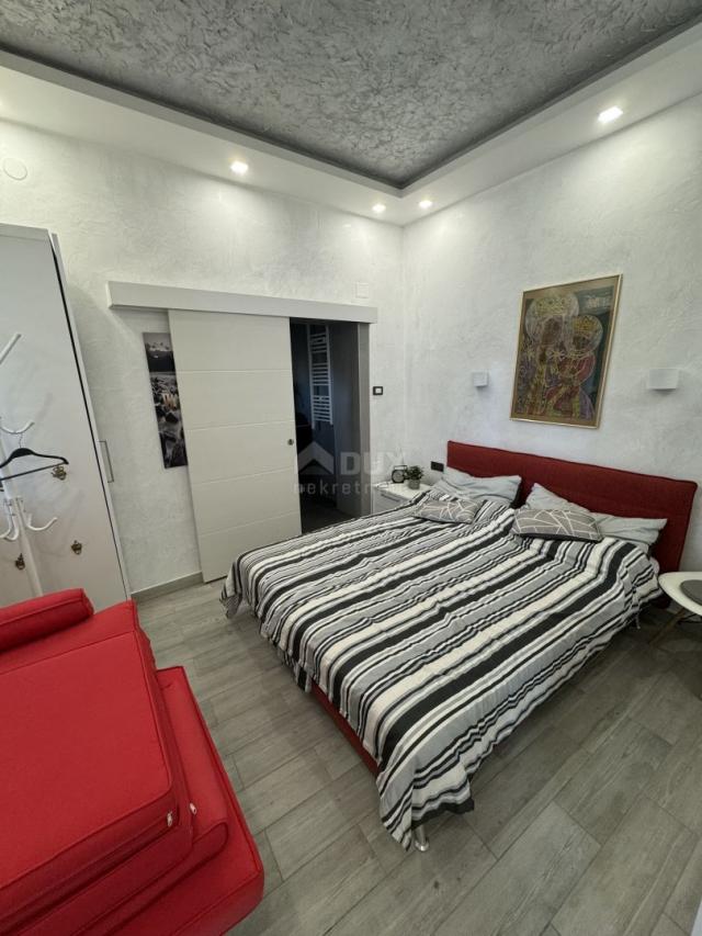 OPATIJA, CENTAR - uređen apartman, velika terasa!!