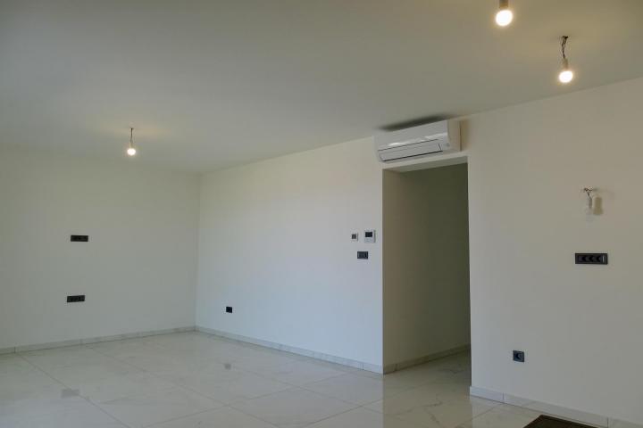 Malinska, trosoban stan s vrtom, NKP 115, 40m2, pogled na more