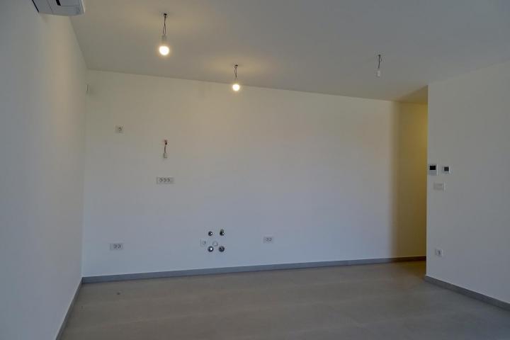 Malinska, trosoban stan s vrtom, NKP 115, 40m2, pogled na more