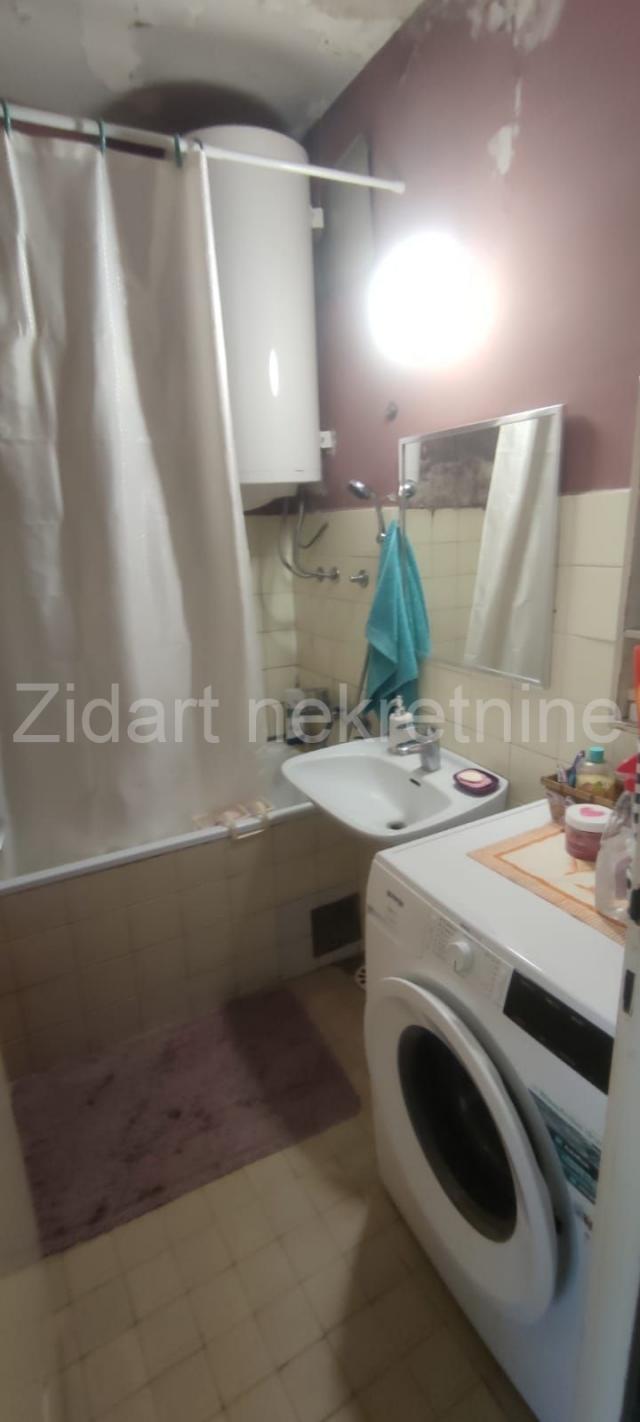 Blok 70, četvorospratnice pored Save, 96m2, uknjižen