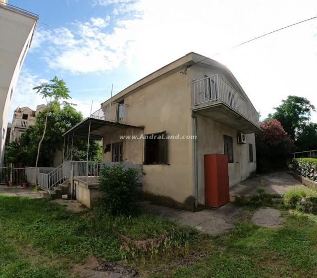 SMALL FAMILY HOUSE FOR SALE, PODGORICA