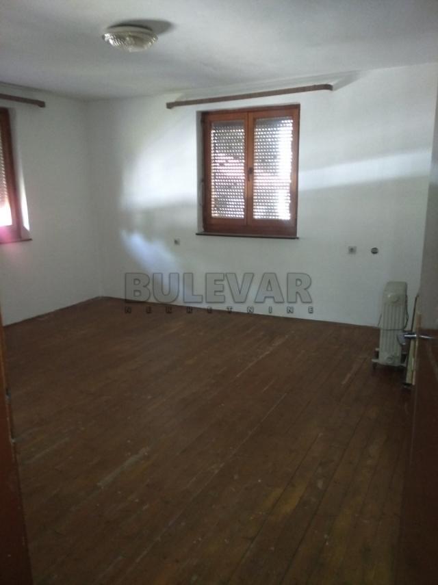 Izdaje se poslovni prostor u Durlanu, 100m2!