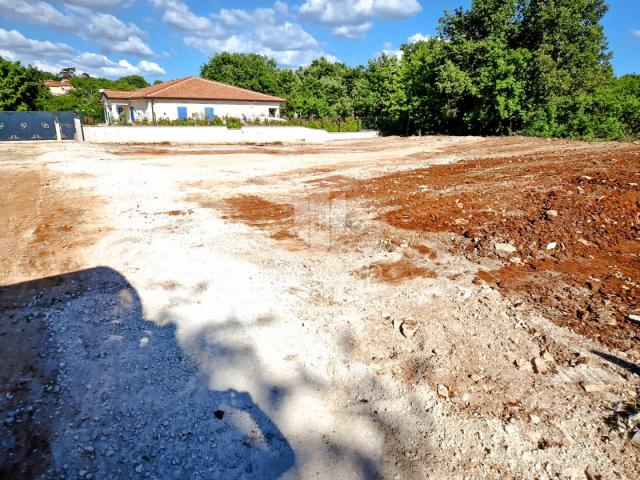 Building land with a project in the vicinity of Poreč