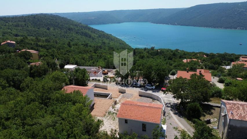 Labin, okolica, renovirana kuća s pogledom na more