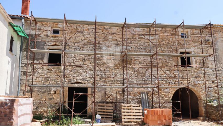 Gelegenheit! Steinhaus zur Anpassung in der Nähe von Buje!