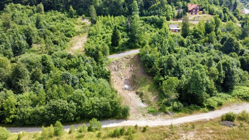 Fužine – Einzigartiges Baugrundstück mit Blick auf den See