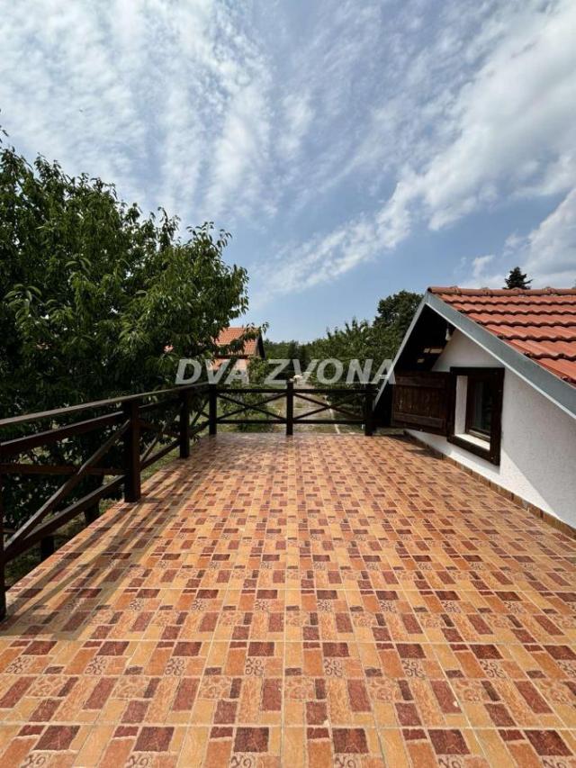 PRELEPA KUĆA U VIKEND ZONI ČORTANOVACA!