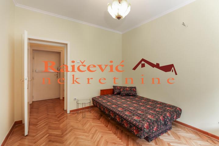 STARI GRAD CENTAR 69m2 , L , 850e