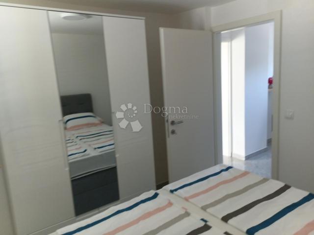 VODICE SRIMA - WOHNUNG EINEN SCHRITT ZUM MEER - 1 STOCK