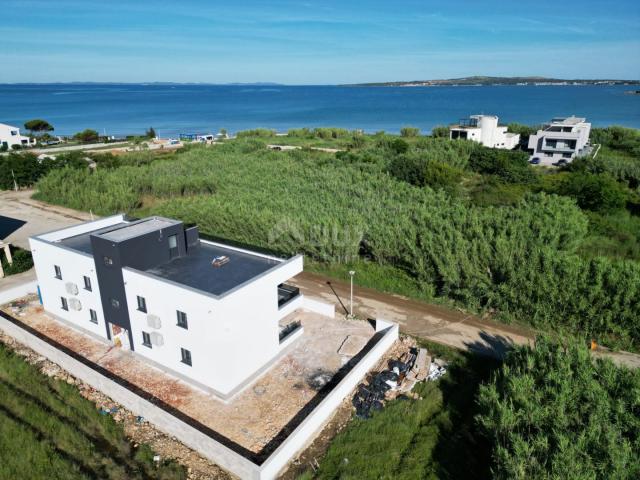 ZADAR, PRIVLAKA – Neubau! Moderne Wohnung 140 Meter vom Strand entfernt! S2