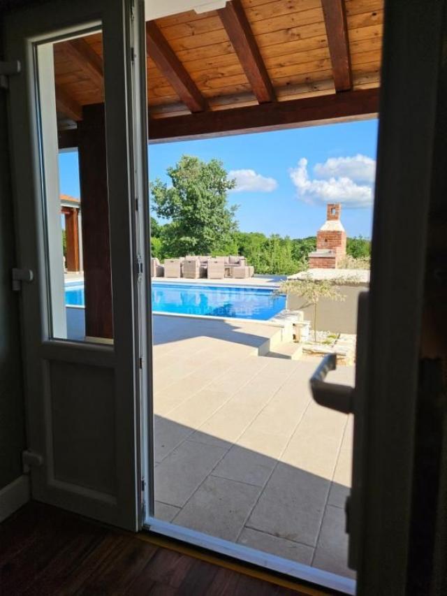 ISTRIA, ŠTOKOVCI - A beautiful one-story house with a swimming pool, a large yard and a playroom