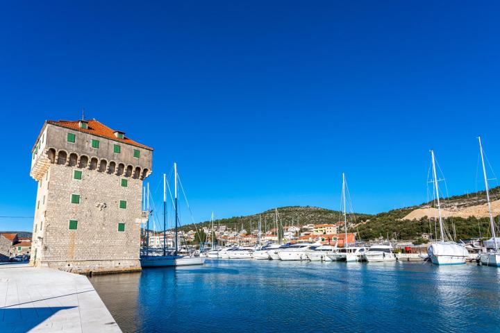 Trogir, Marina, građevinsko zemljište ukupne površine 3692 m2