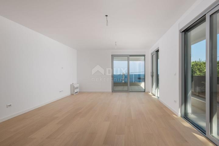 OPATIJA, CENTER - apartment in a superb new building with sea view, shared pool, garage