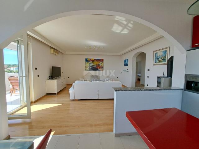 OPATIJA, IČIĆI – Penthouse mit Panoramablick und Innenhofgebäude