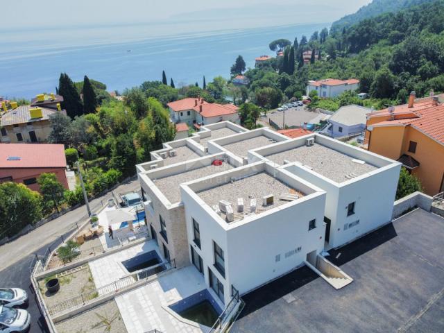 OPATIJA, LOVRAN - Exclusive two-story apartment with private pool only 150 meters from the beach, ne