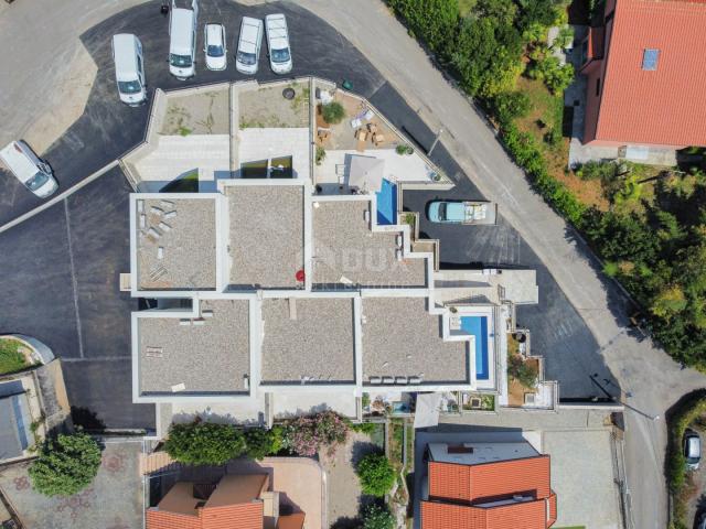 OPATIJA, LOVRAN - Exclusive two-story apartment with private pool only 150 meters from the beach, ne