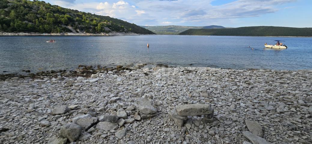 ISTRA, RAKALJ - Poljoprivredno zemljište s objektom 20 metara od mora