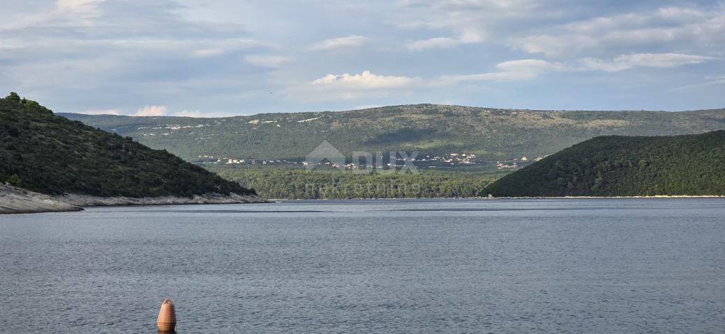 ISTRA, RAKALJ - Poljoprivredno zemljište s objektom 20 metara od mora