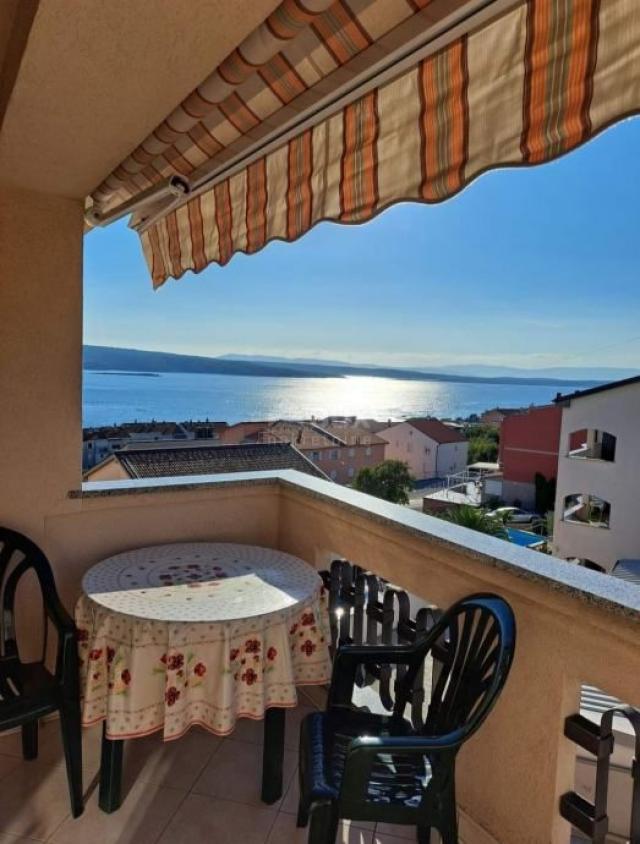 CRIKVENICA - osvijetljen apartman izvrsnog rasporeda 35 m2