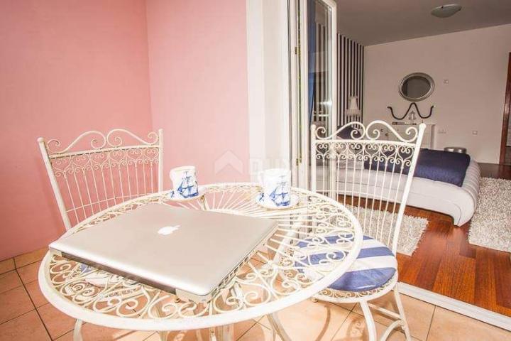 CRIKVENICA - luksuzna kuća s pet apartmana