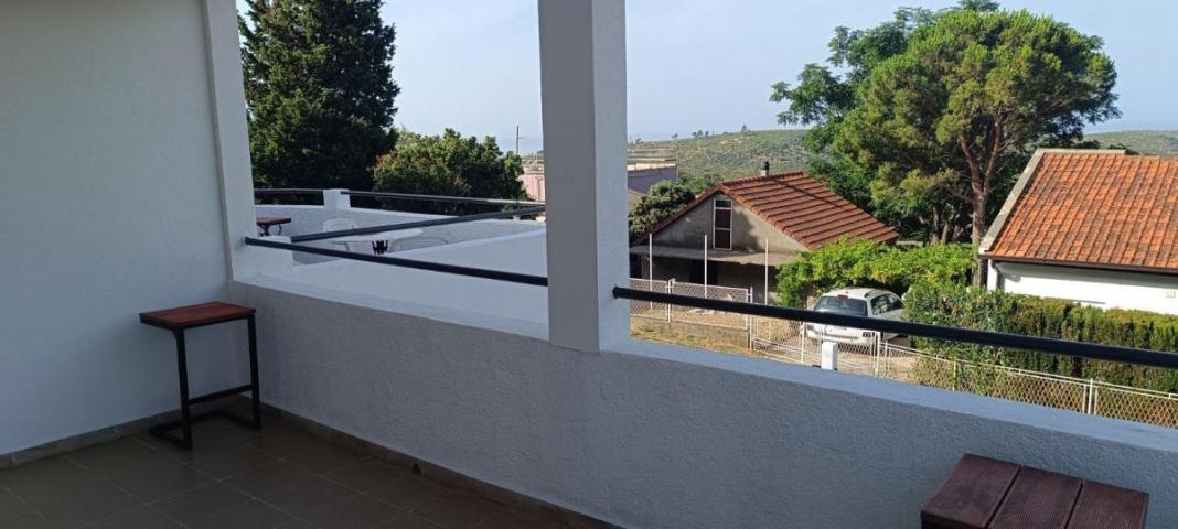 Spacious 4-Bedroom House with Rooftop Terrace in Sutomore