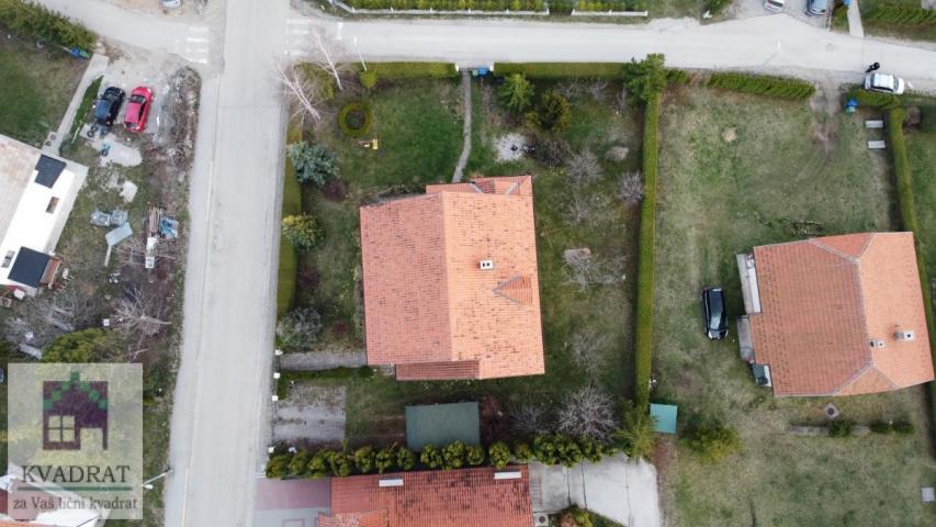 Kuća 423 m², 10 ari, Zlatibor – 520 000 € (ODLIČNA LOKACIJA)