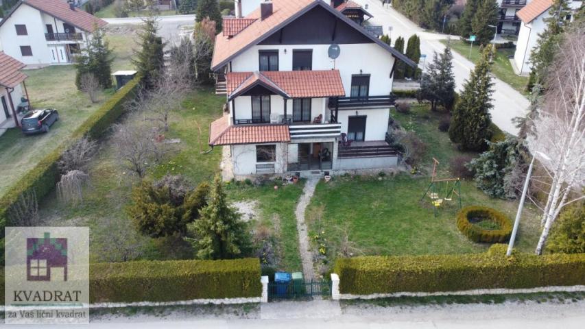 Kuća 423 m², 10 ari, Zlatibor – 520 000 € (ODLIČNA LOKACIJA)