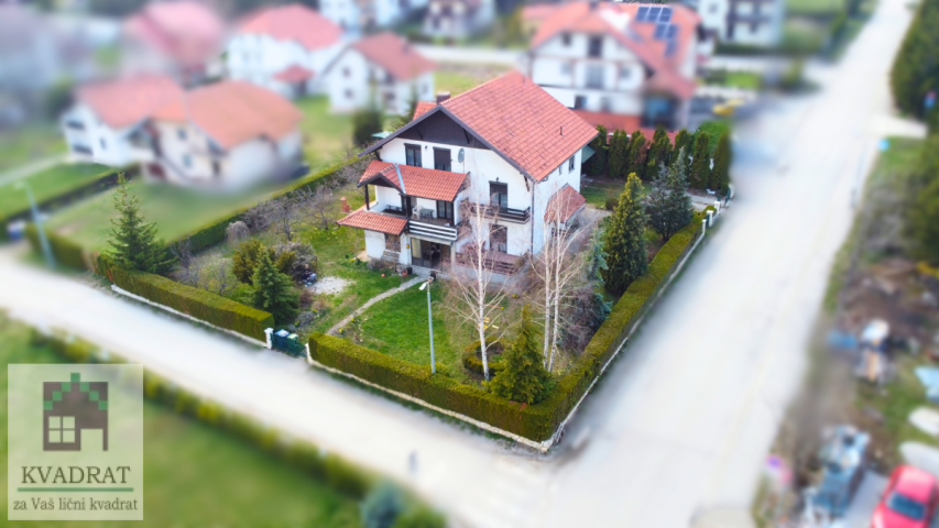 Kuća 423 m², 10 ari, Zlatibor – 520 000 € (ODLIČNA LOKACIJA)