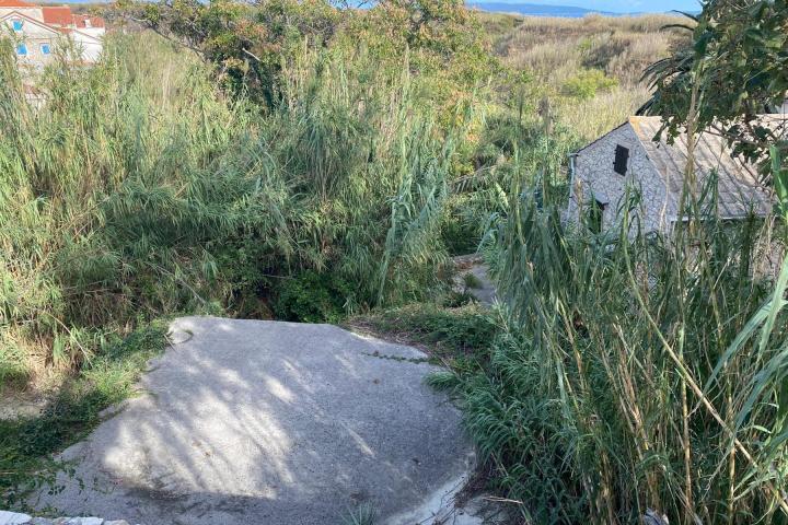 Mali Lošinj, Susak, nedovršena kamena kuća