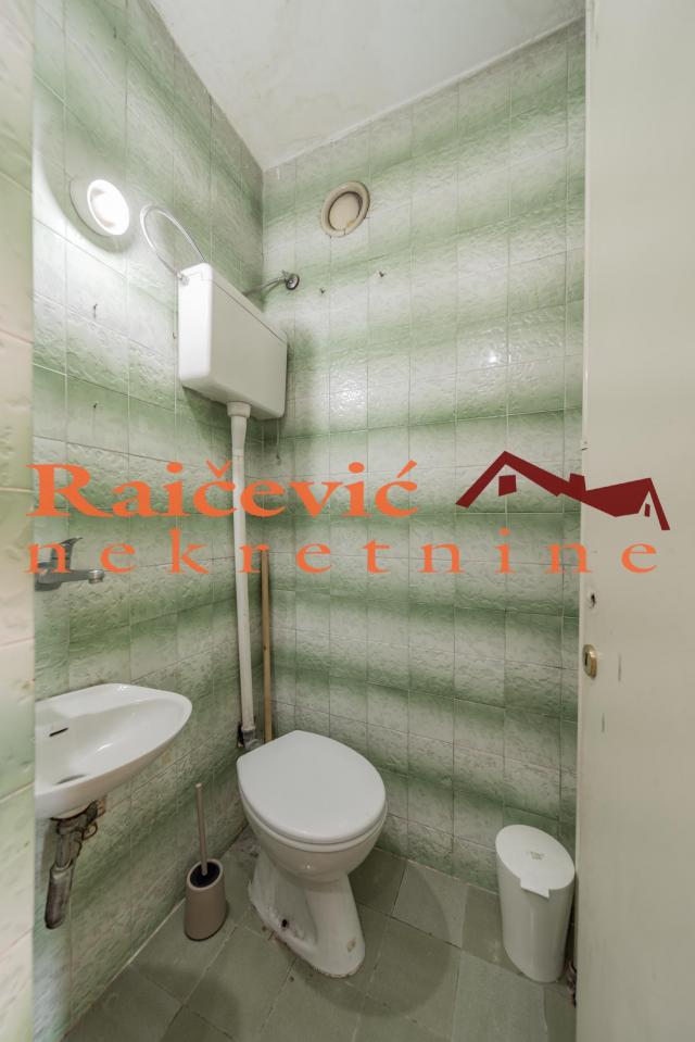 VOZDOVAC BANJICA 85m2 , T , 173000e