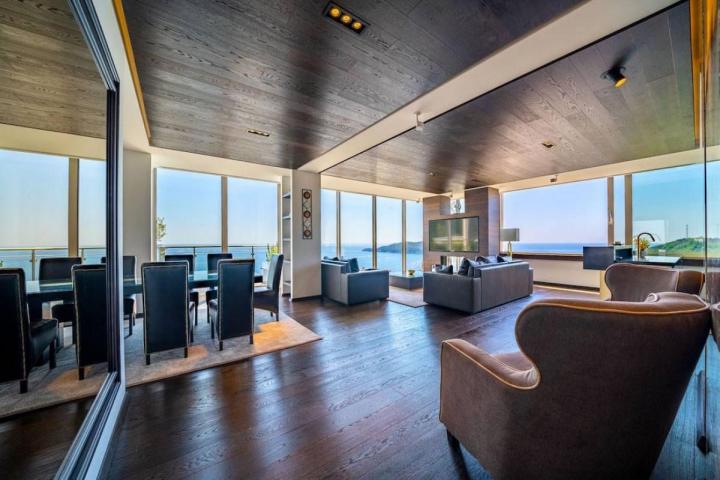 For sale: Luxury penthouse 168 m2 with sea view, Budva, Bečići