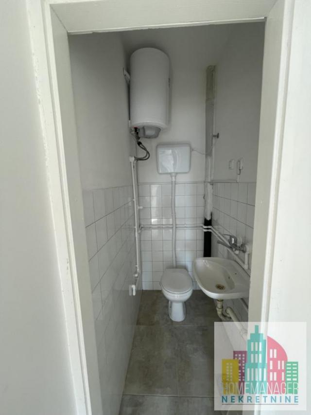 Izdavanje, Poslovni prostor, 20m2 , Paraćin