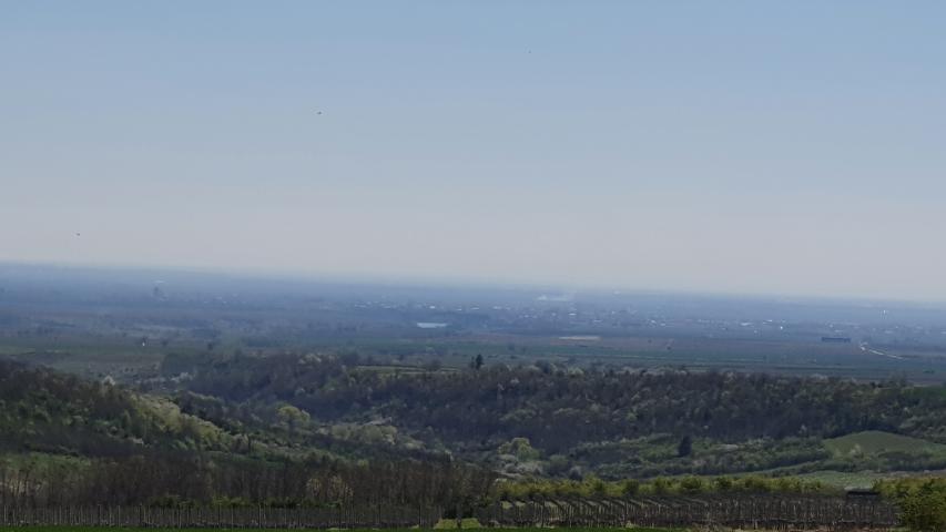 ZEMLJIŠTE U VRDNIKU, PRELEP POGLED KA AVALI