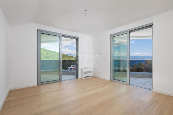 OPATIJA, CENTER - excellent penthouse in a new building with sea view, shared pool, garage